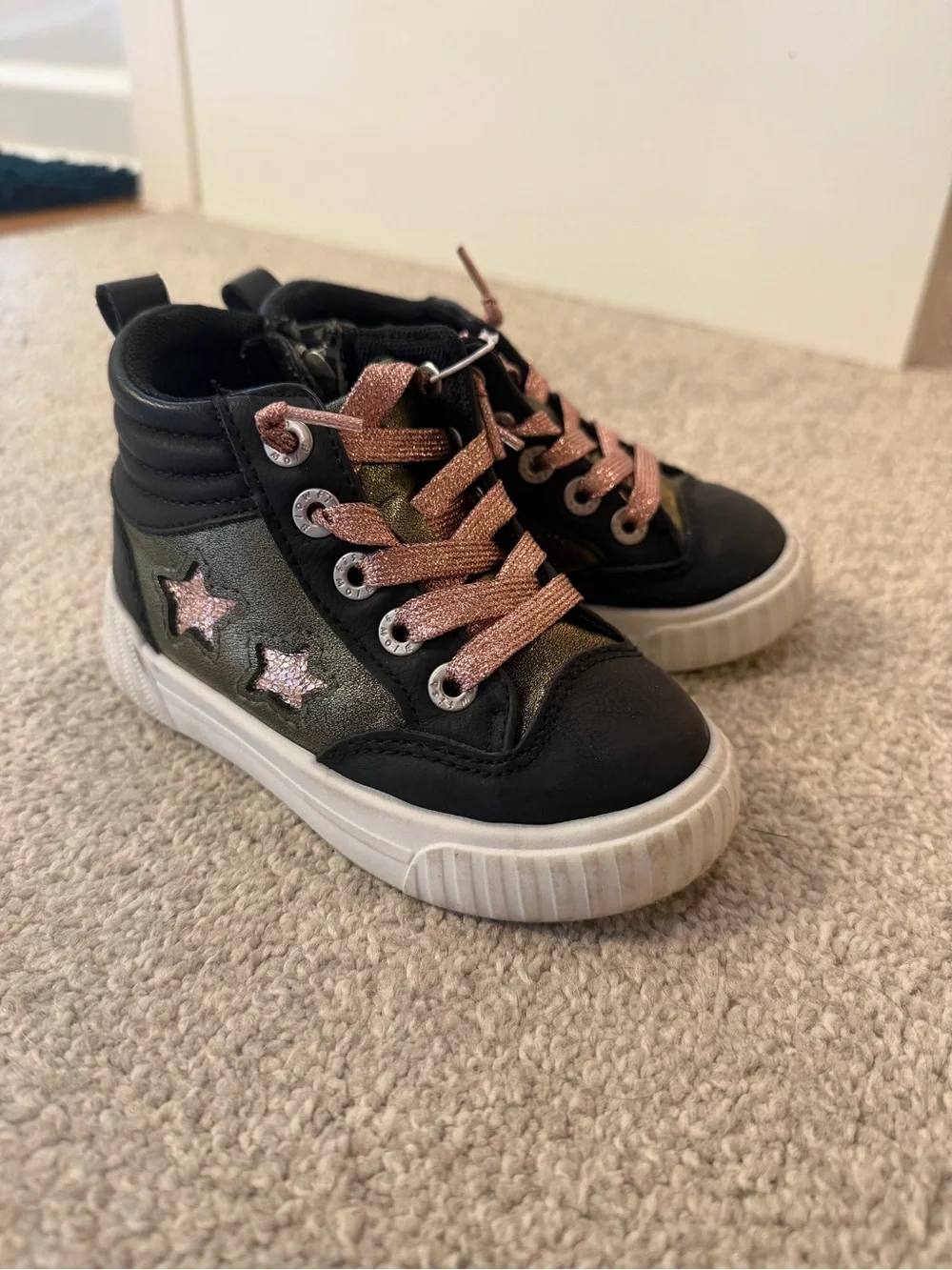 Toddler Blowfish HighTops with Pink Glitter Stars and Laces, size 7